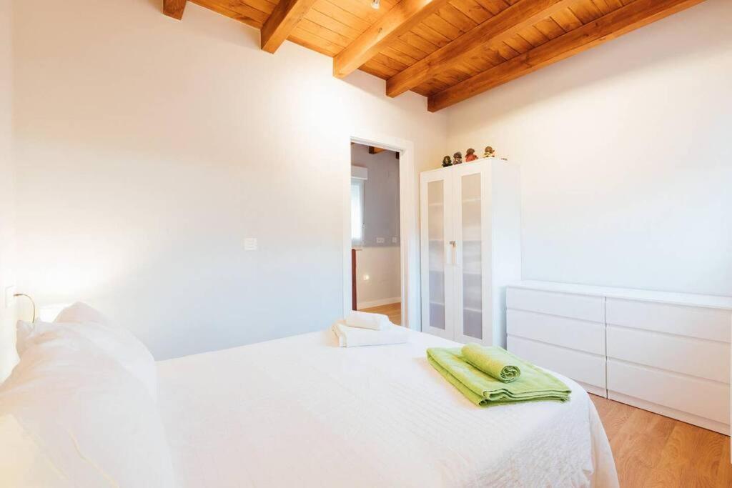 Chalet En La Cuidad- Con Jardin Y Barbacoa 希洪 外观 照片
