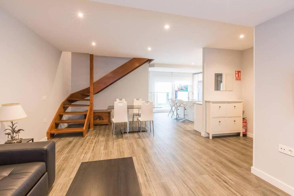 Chalet En La Cuidad- Con Jardin Y Barbacoa 希洪 外观 照片